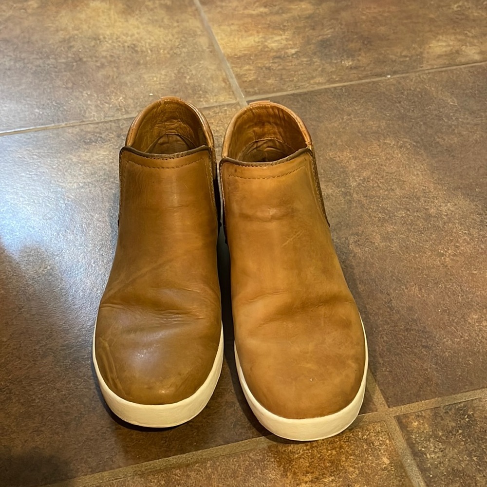 Teva sneakers. Great condition
